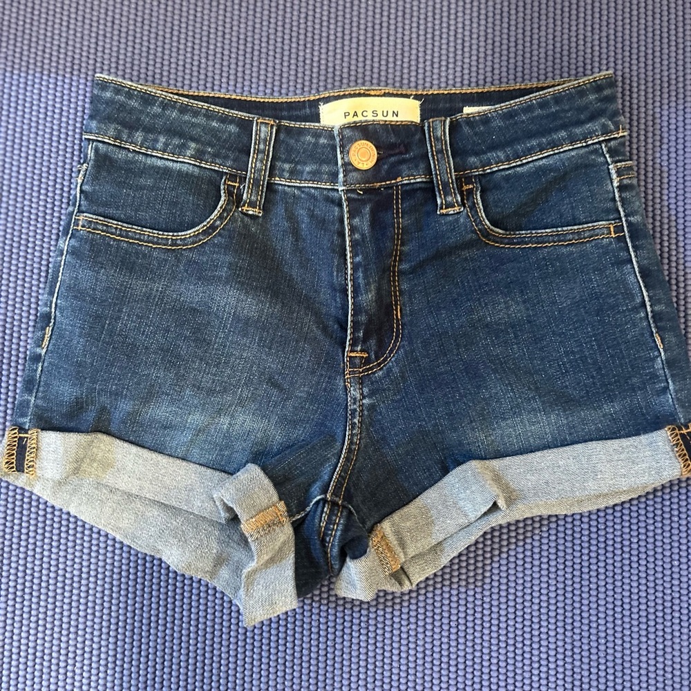 Women’s high rise Jean shorts.